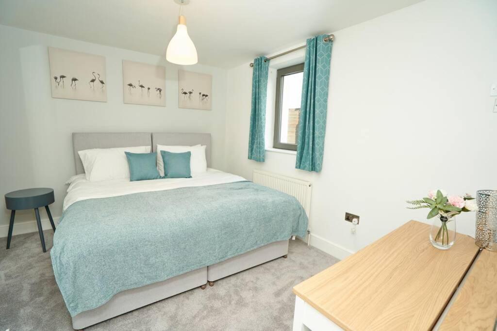 From - 4 Double Bed House With Parking Apartment