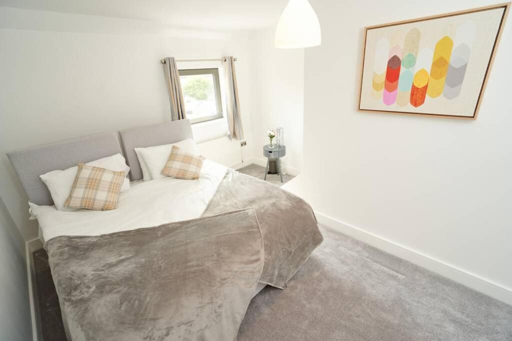 From - 4 Double Bed House With Parking Slough