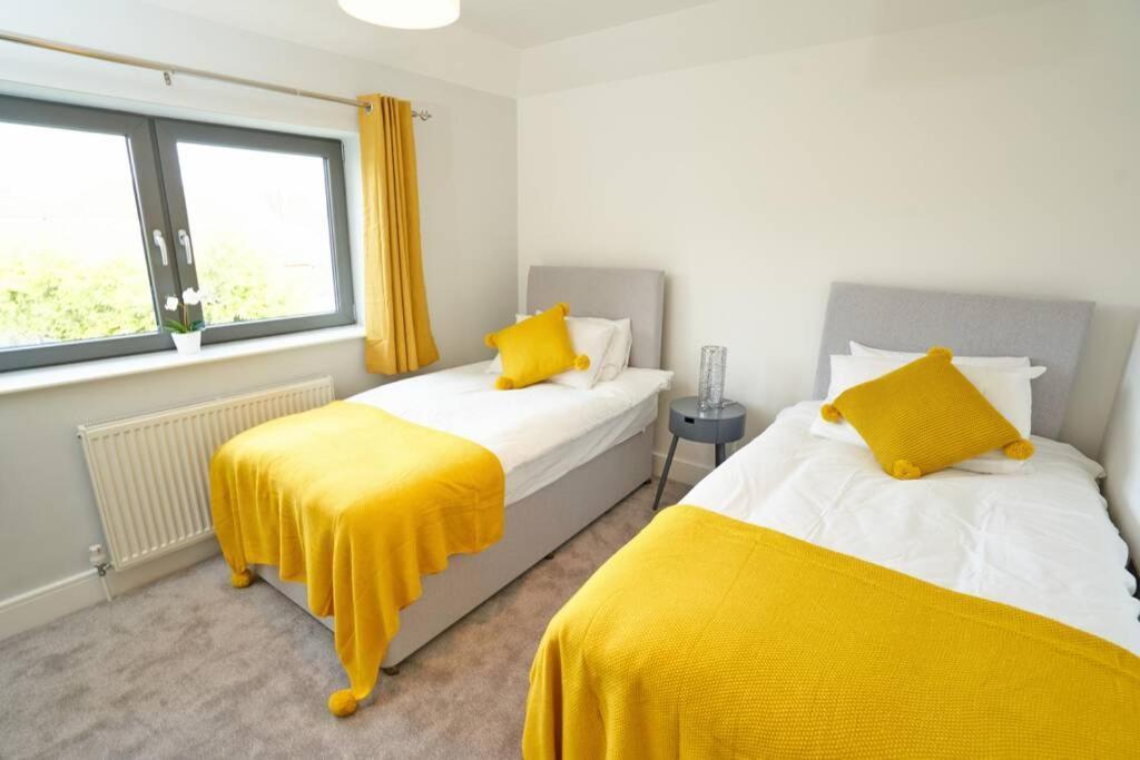 From - 4 Double Bed House With Parking Apartment Slough
