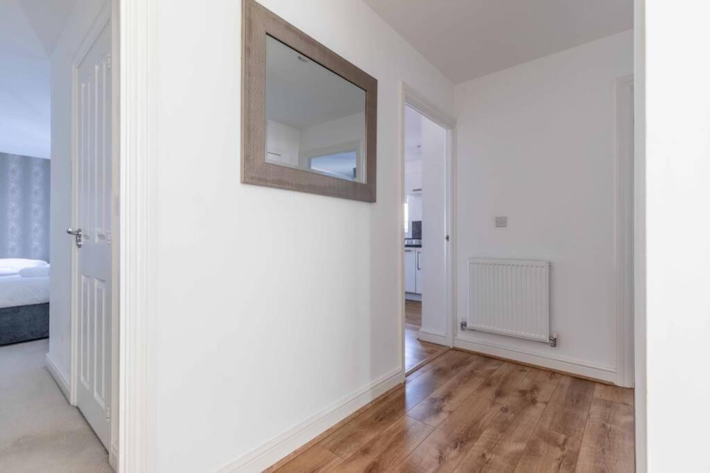 2 Bed & 2 Bath Modern - Free Parking Apartment