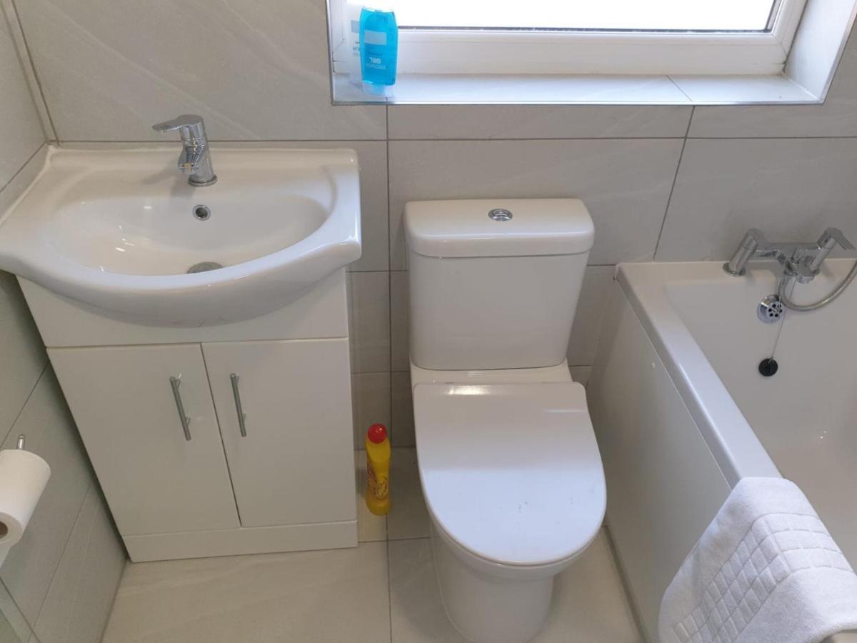 Apartment Large 4bed House Up To 7beds Parking Train Station *