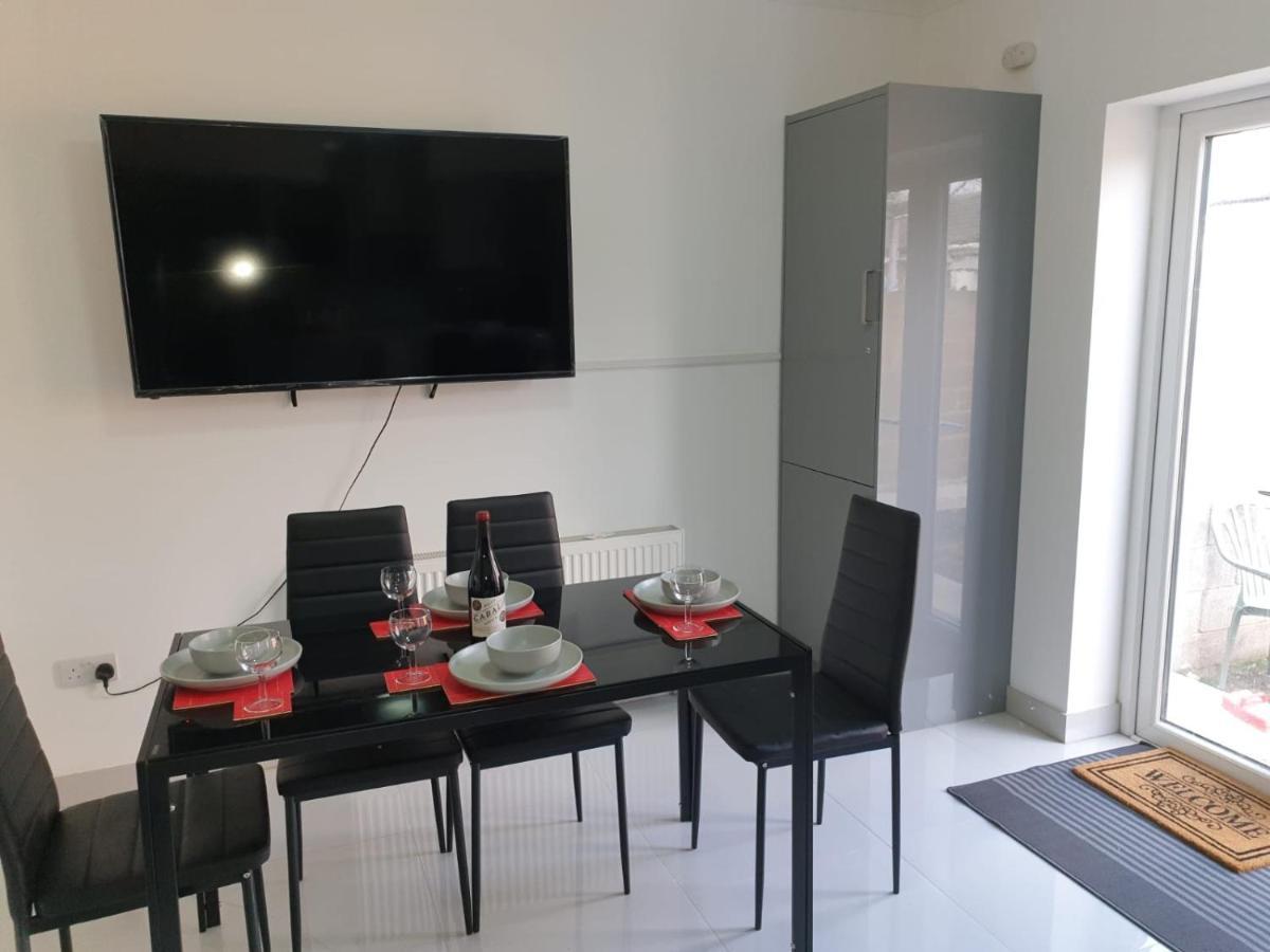 Large 4bed House Up To 7beds Parking Train Station Apartment Slough