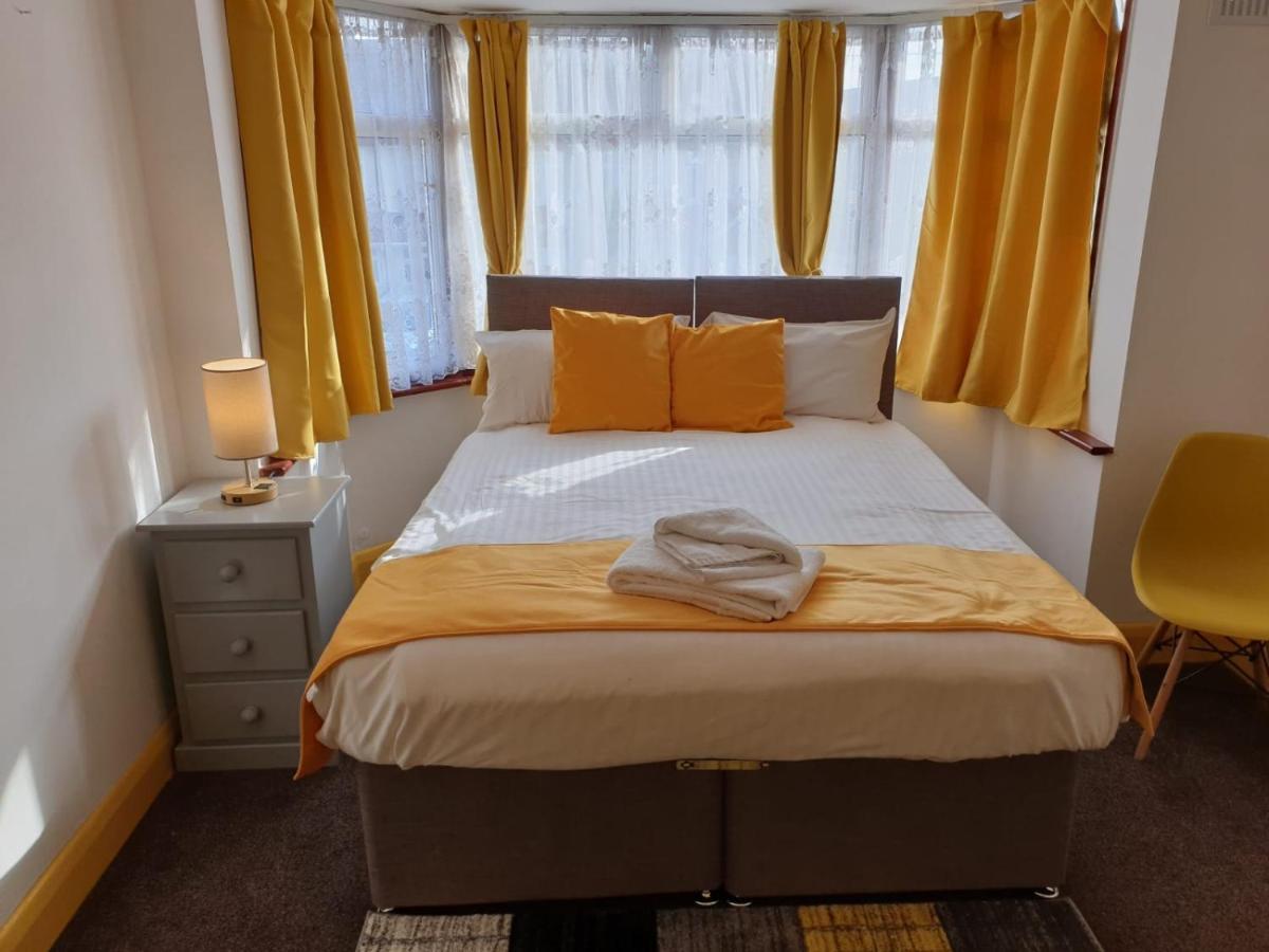 Large 4bed House Up To 7beds Parking Train Station *