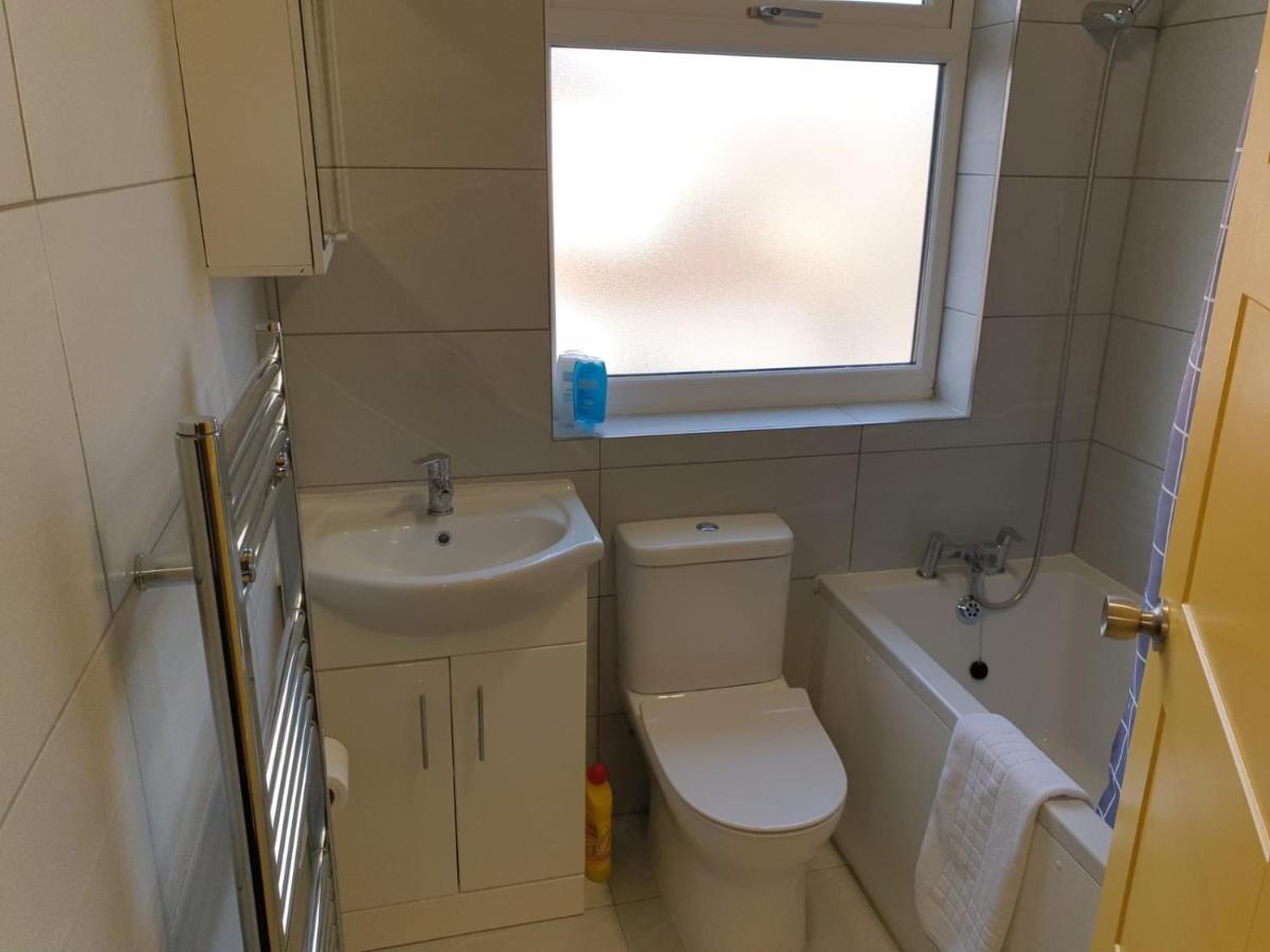 Large 4bed House Up To 7beds Parking Train Station * Slough