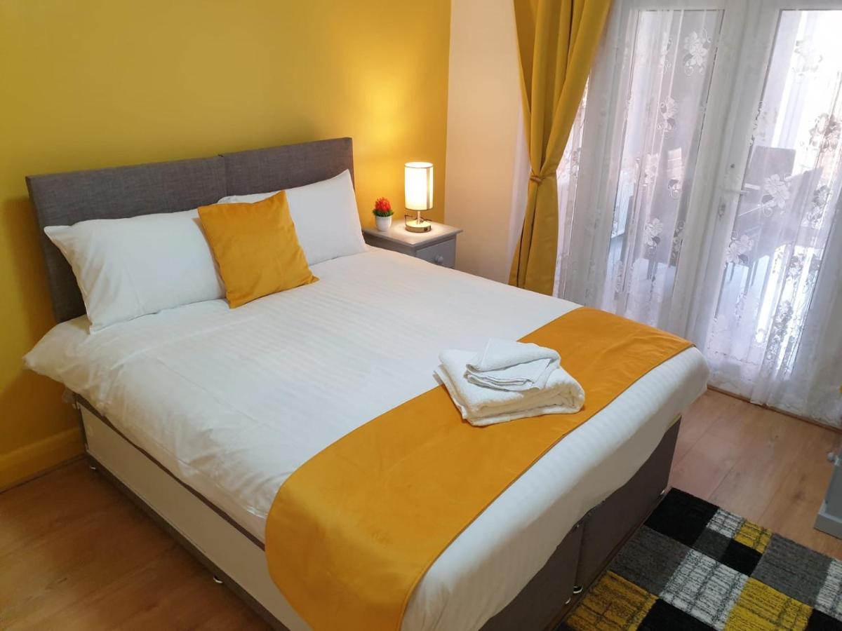 Apartment Large 4bed House Up To 7beds Parking Train Station *