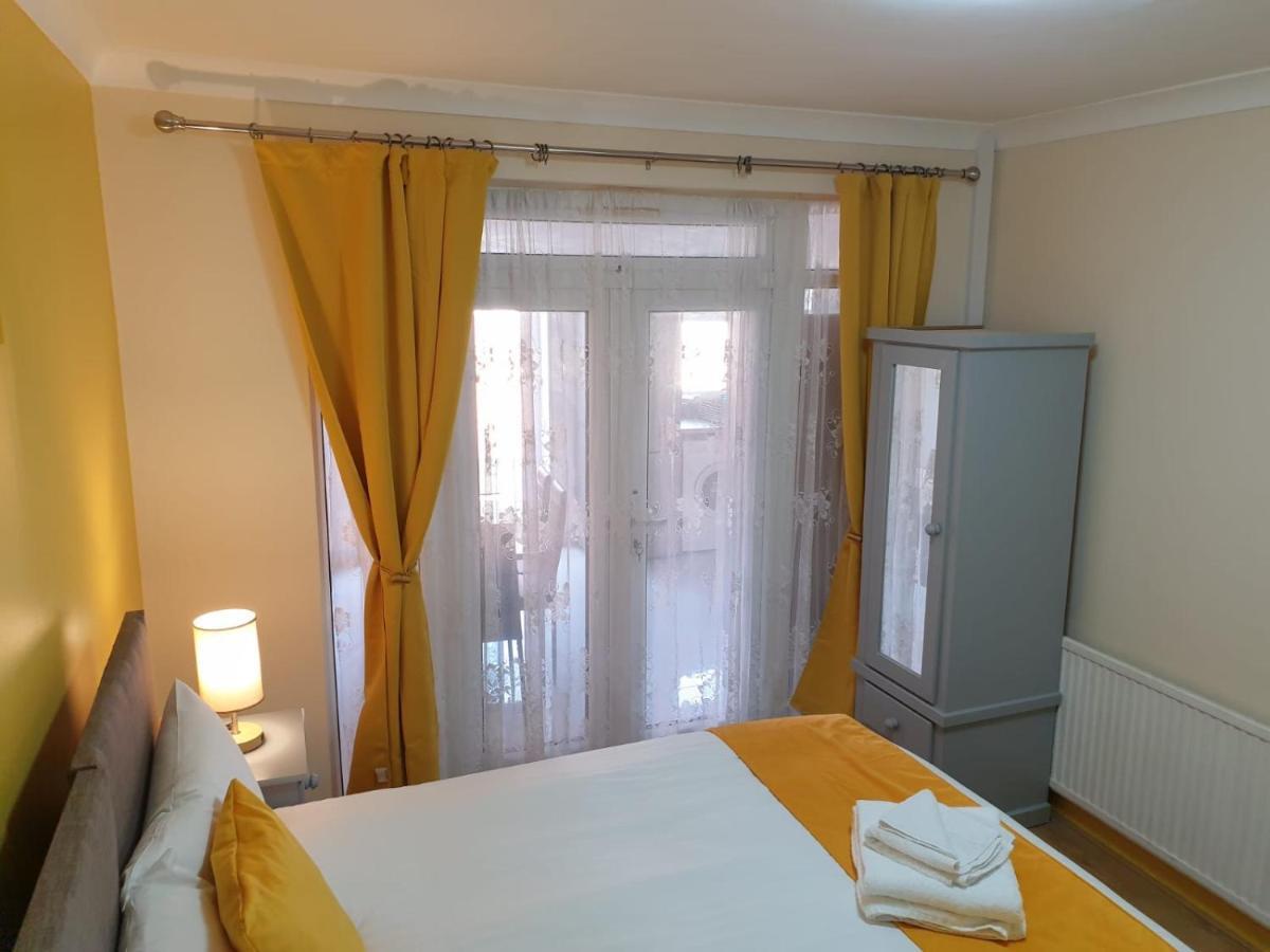 Large 4bed House Up To 7beds Parking Train Station