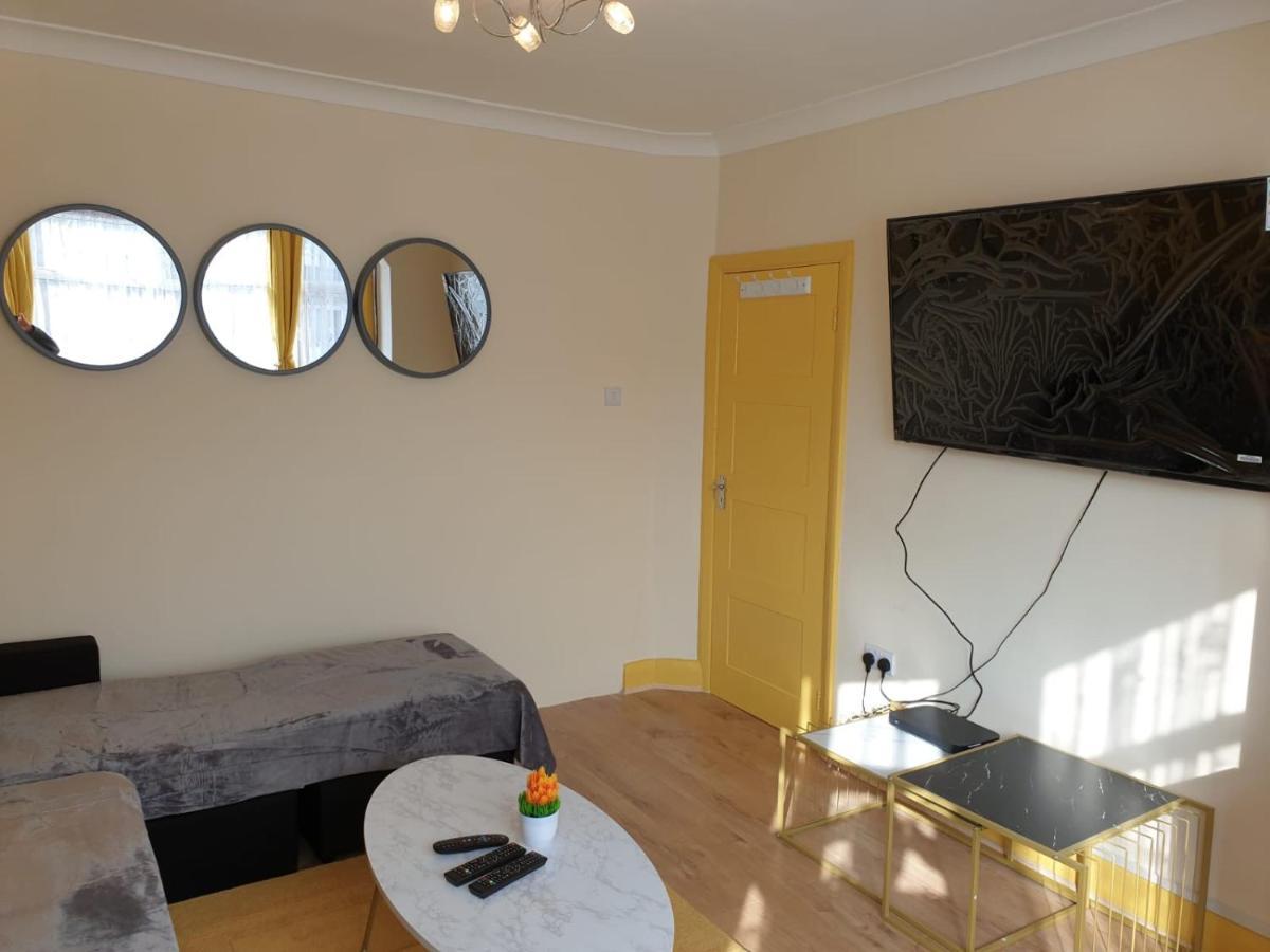 Apartment Large 4bed House Up To 7beds Parking Train Station Slough