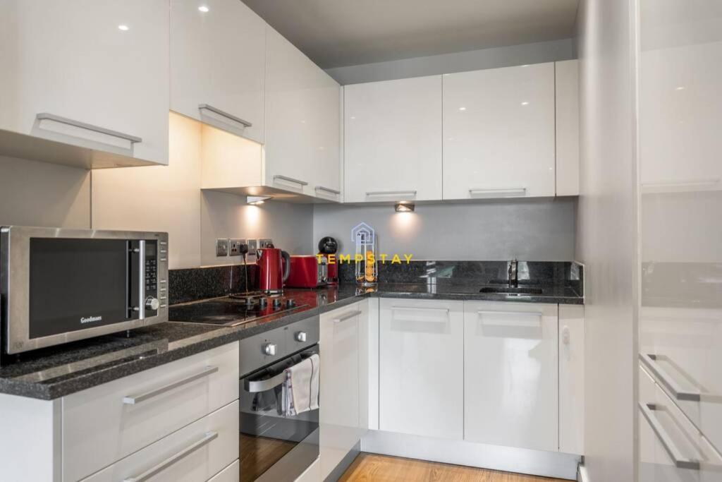 London In 15 Mins! Stylish Near Heathrow Apartment Slough
