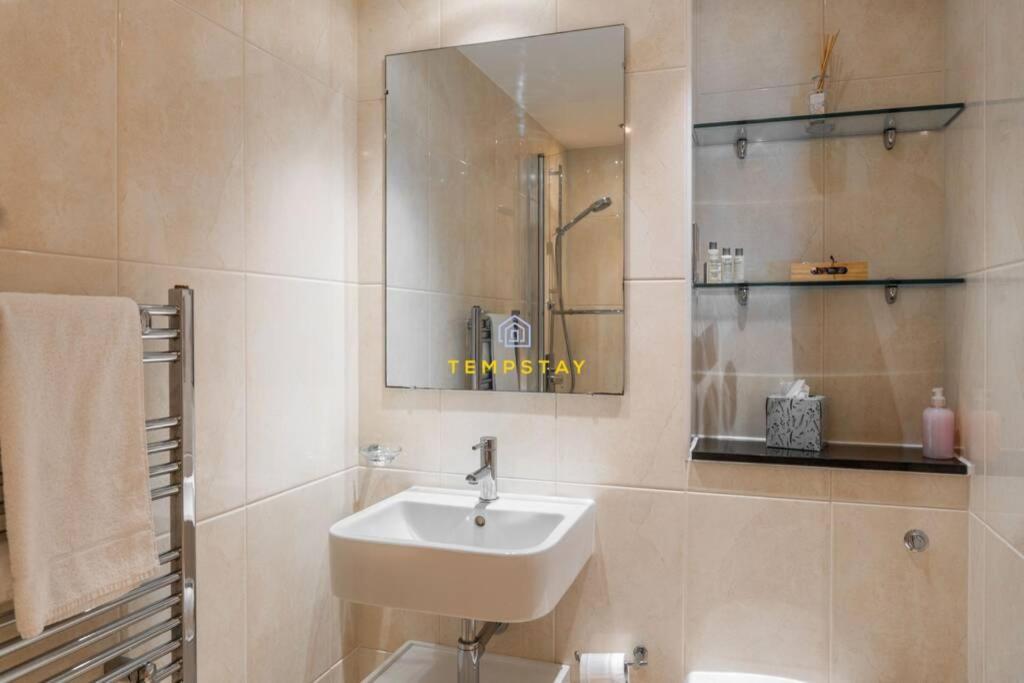 Apartment London In 15 Mins! Stylish Near Heathrow Slough