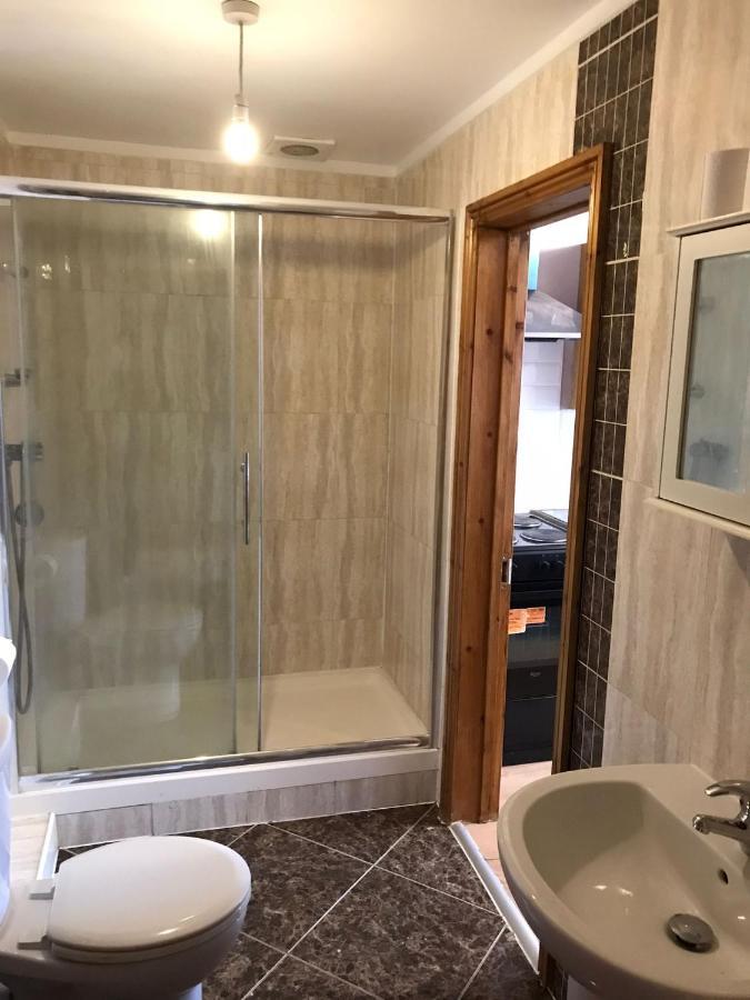 Apartamento Studio Flat With Kitchenette & Separate Entrance With Free Parking - Up To 2 Guests *