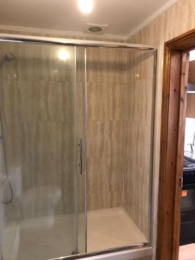 Studio Flat With Kitchenette & Separate Entrance With Free Parking - Up To 2 Guests
