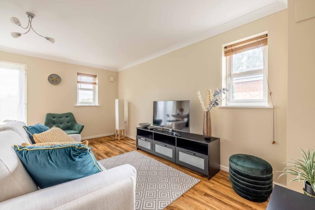 2 Bed 2 Bath With Parking Near Pinewood/wexham Hospital Apartamento *