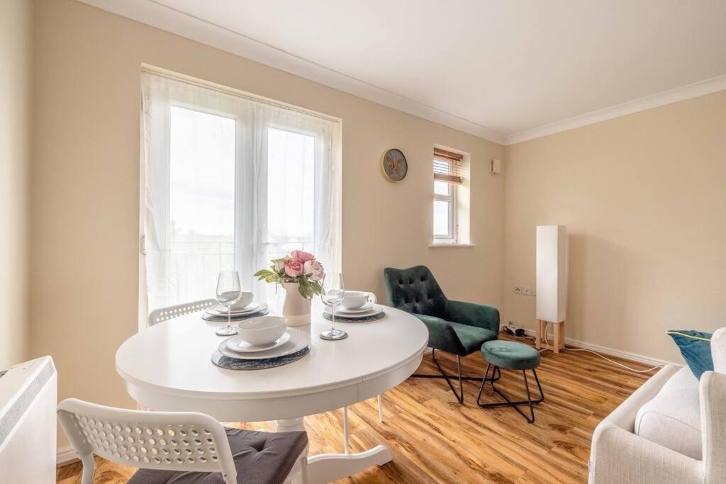 2 Bed 2 Bath With Parking Near Pinewood/wexham Hospital Apartamento *