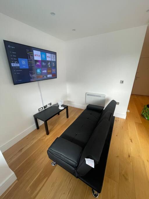 Vibrant Flat In The Centre Apartment Slough
