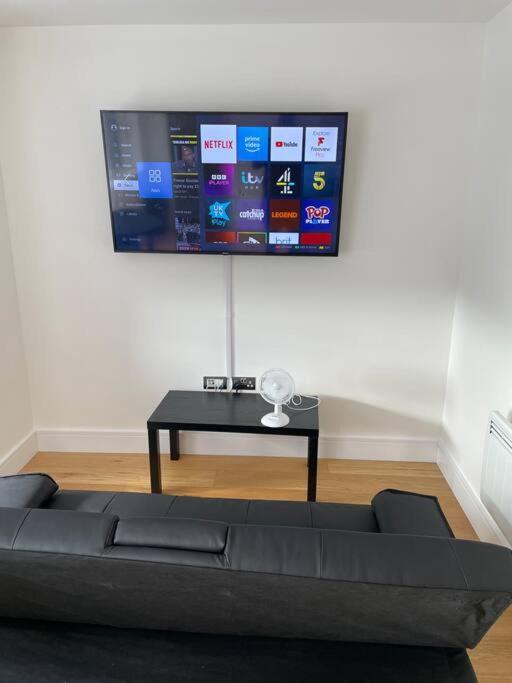 Vibrant Flat In The Centre Apartment Slough