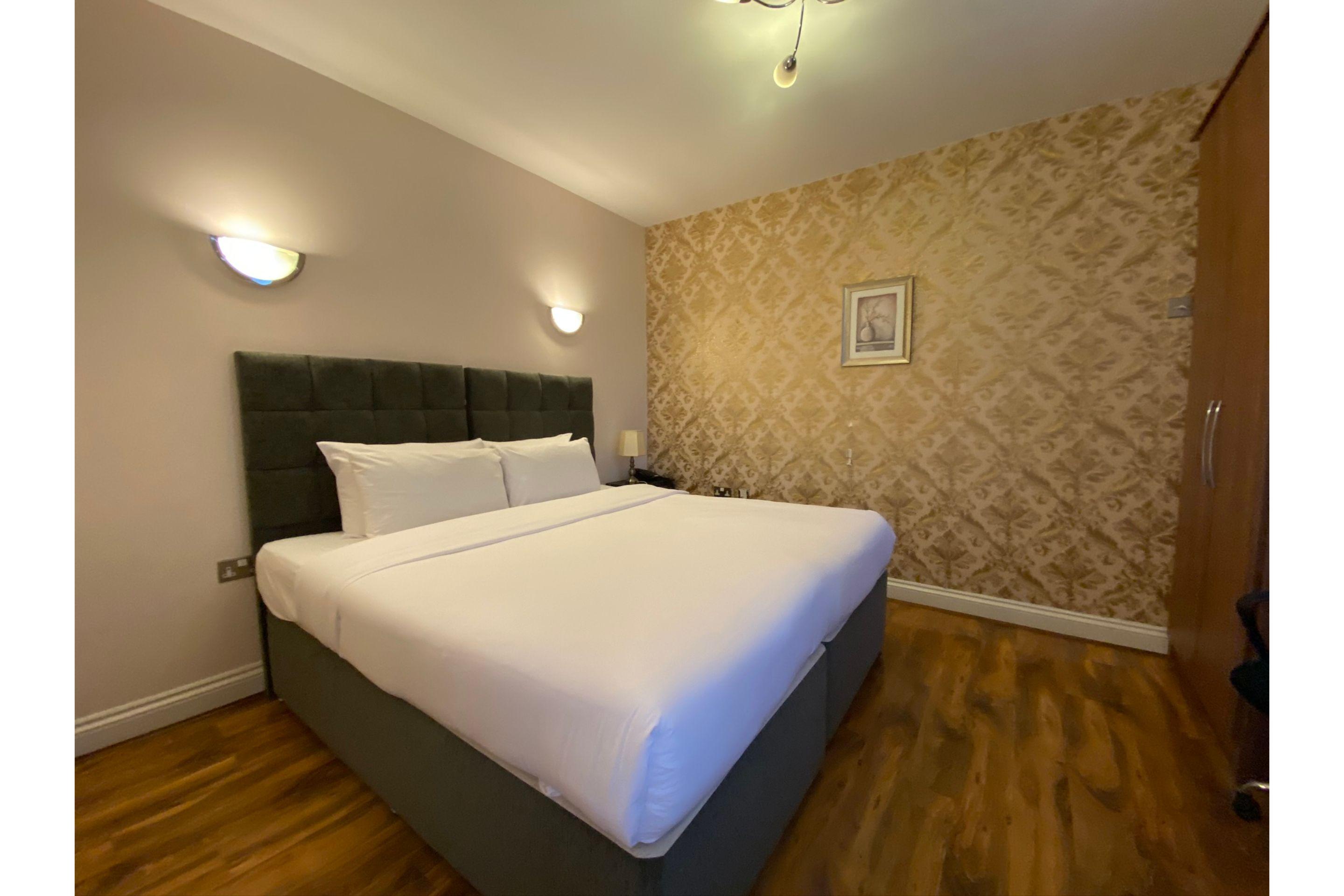 Baylis House 4*