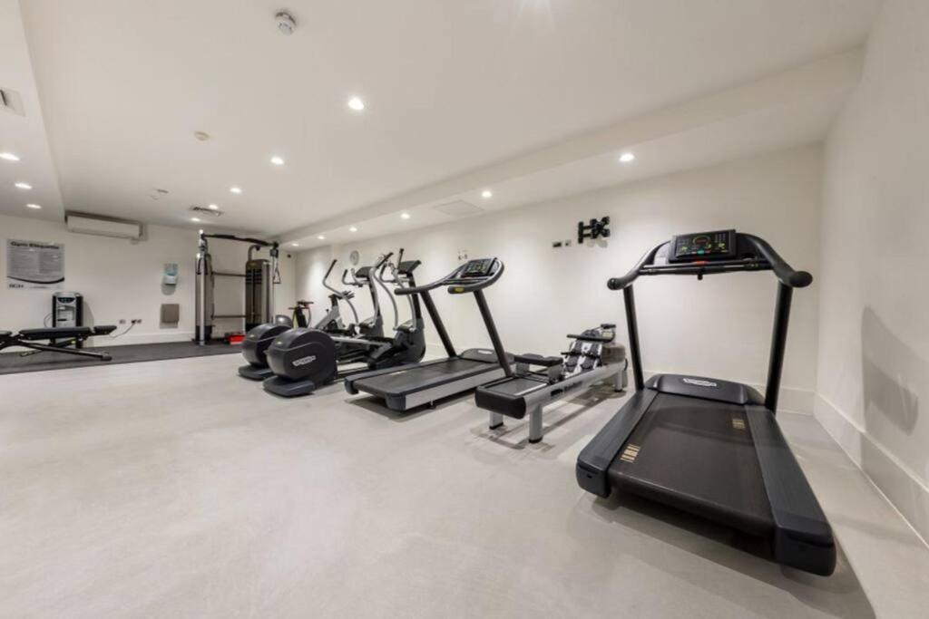 1 Bed With Parking & Gym *