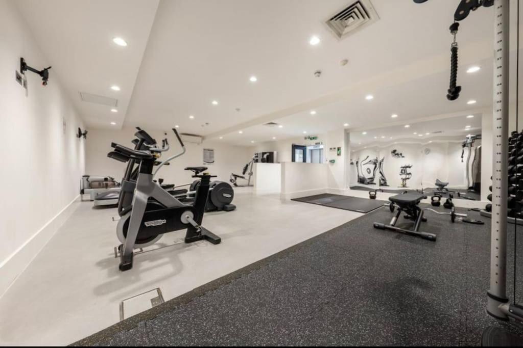 1 Bed With Parking & Gym Slough
