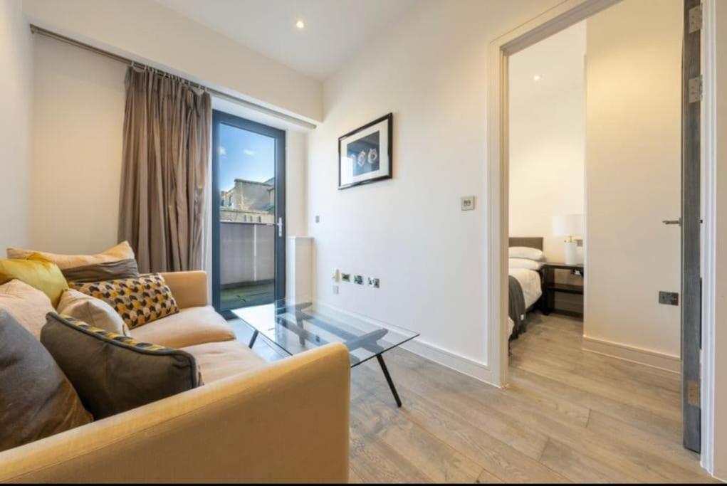 1 Bed With Parking & Gym *