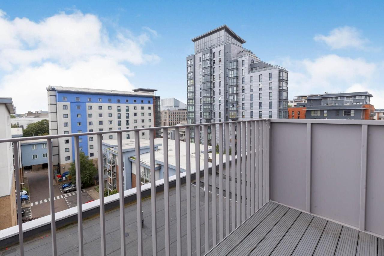 Seven Stays Residences - Luxury Apartment
