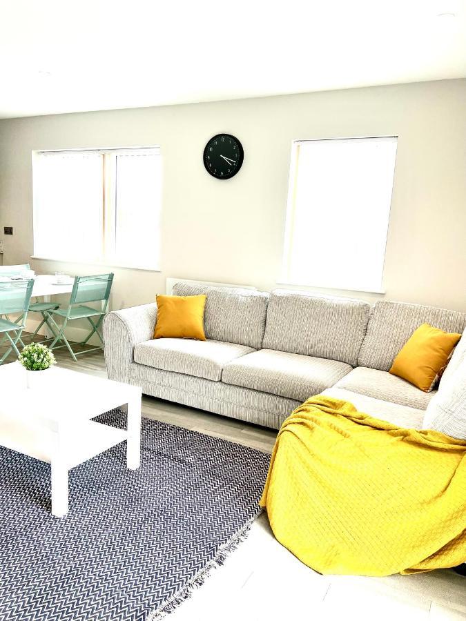 Apartamento Deluxe 2 Bed 2 Bath Flat - Windsor, Heathrow Airport, Station Slough