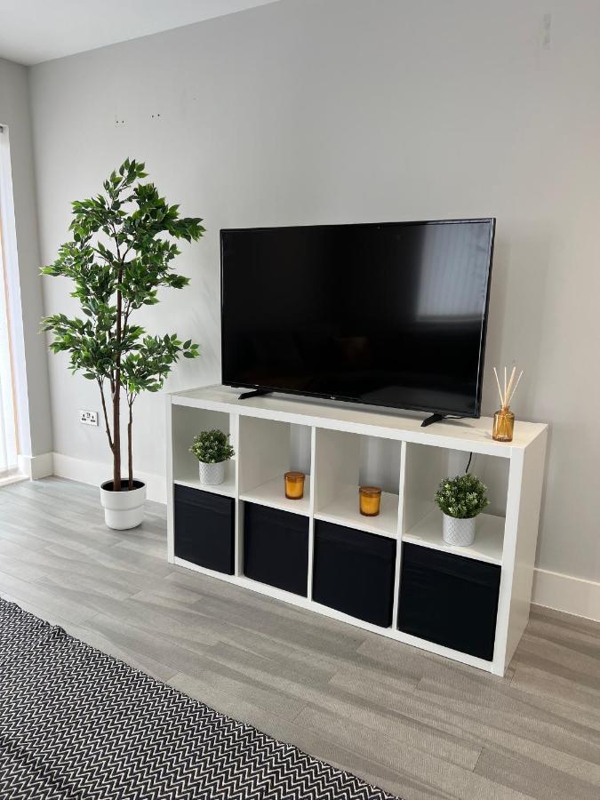 Apartamento Deluxe 2 Bed 2 Bath Flat - Windsor, Heathrow Airport, Station