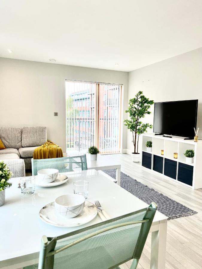 Apartamento Deluxe 2 Bed 2 Bath Flat - Windsor, Heathrow Airport, Station