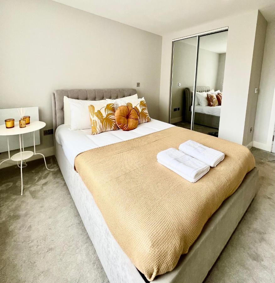 Apartamento Deluxe 2 Bed 2 Bath Flat - Windsor, Heathrow Airport, Station *