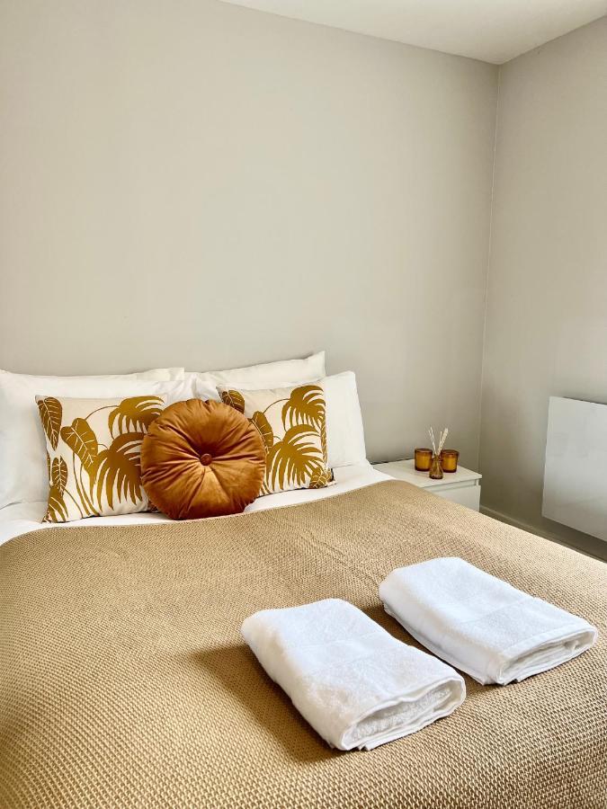 Apartamento Deluxe 2 Bed 2 Bath Flat - Windsor, Heathrow Airport, Station Slough