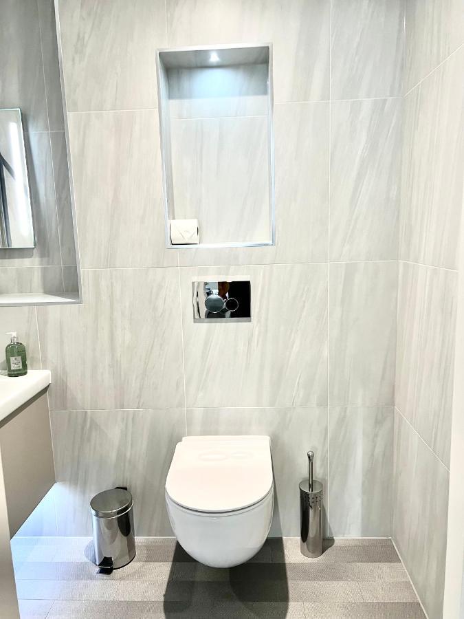 Apartamento Deluxe 2 Bed 2 Bath Flat - Windsor, Heathrow Airport, Station Slough