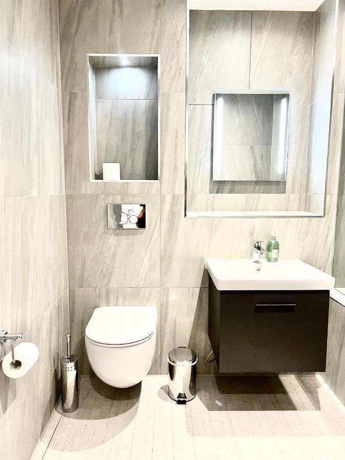Apartamento Deluxe 2 Bed 2 Bath Flat - Windsor, Heathrow Airport, Station