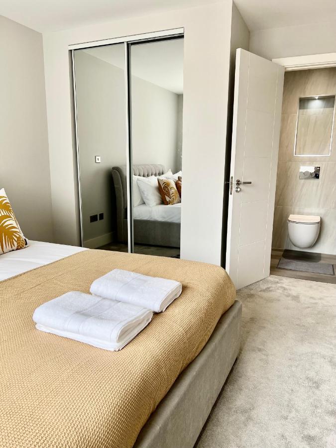 Apartamento Deluxe 2 Bed 2 Bath Flat - Windsor, Heathrow Airport, Station