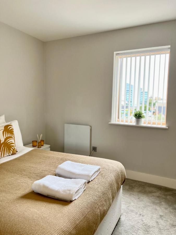 Apartamento Deluxe 2 Bed 2 Bath Flat - Windsor, Heathrow Airport, Station *
