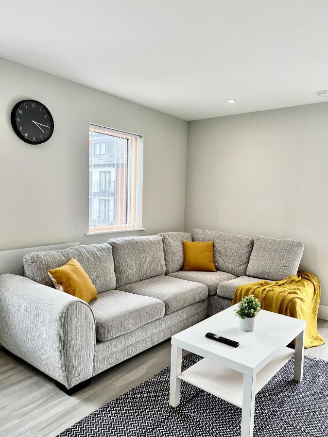Apartamento Deluxe 2 Bed 2 Bath Flat - Windsor, Heathrow Airport, Station *