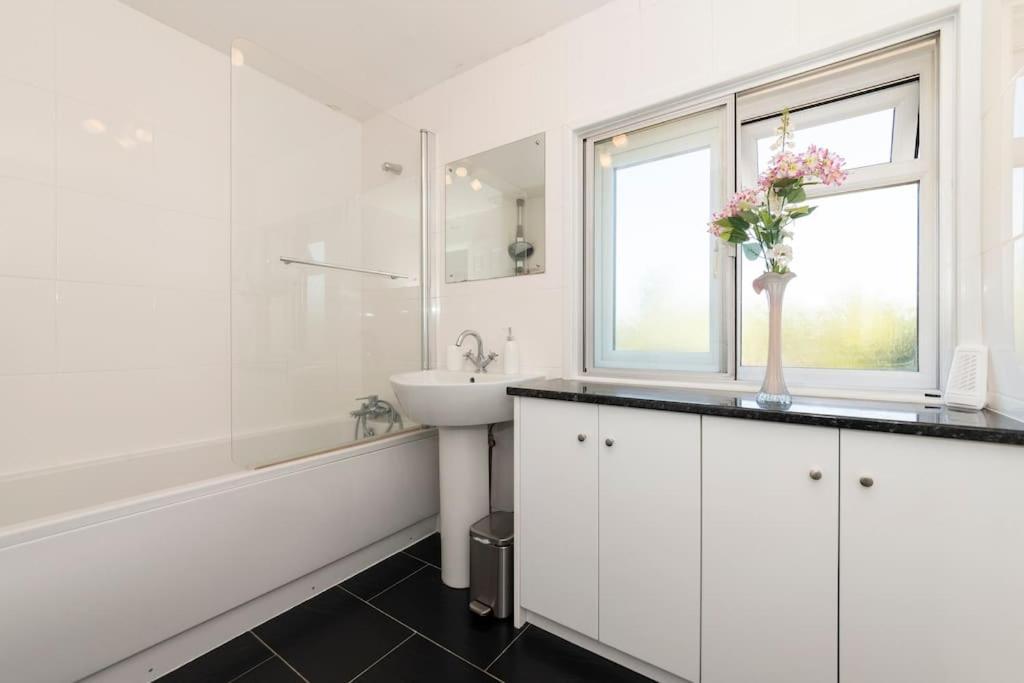 Holiday home Greenfield's Halkingcroft - Modern 3-bedroom House In Langley, Sl3 7bb Slough