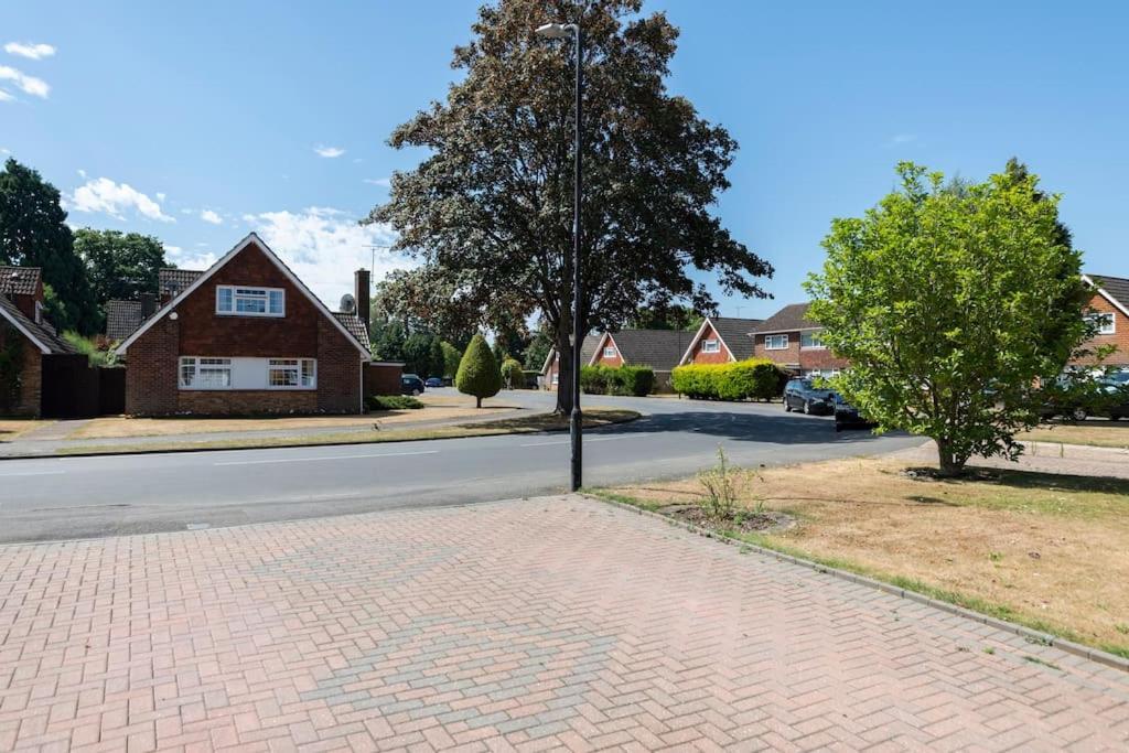 Holiday home Greenfield's Halkingcroft - Modern 3-bedroom House In Langley, Sl3 7bb