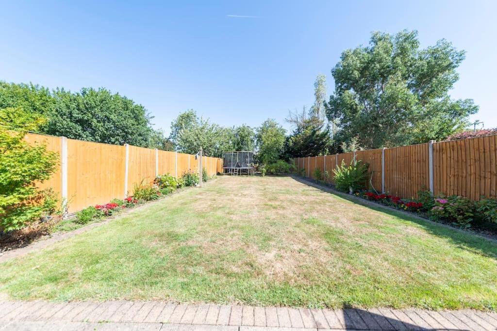 Holiday home Greenfield's Halkingcroft - Modern 3-bedroom House In Langley, Sl3 7bb