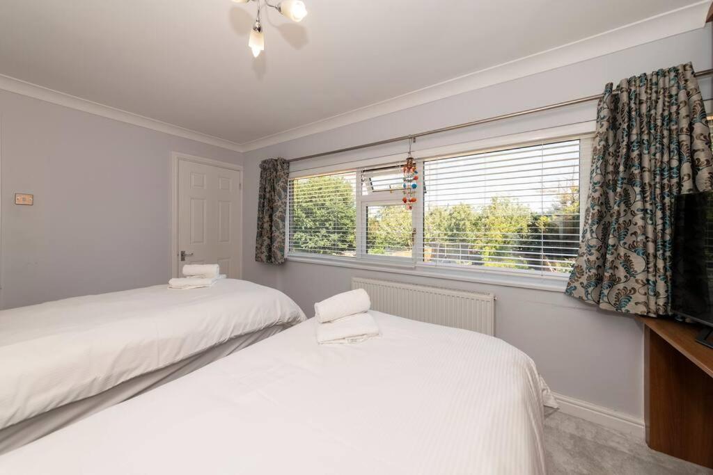 Greenfield's Halkingcroft - Modern 3-bedroom House In Langley, Sl3 7bb Holiday home *