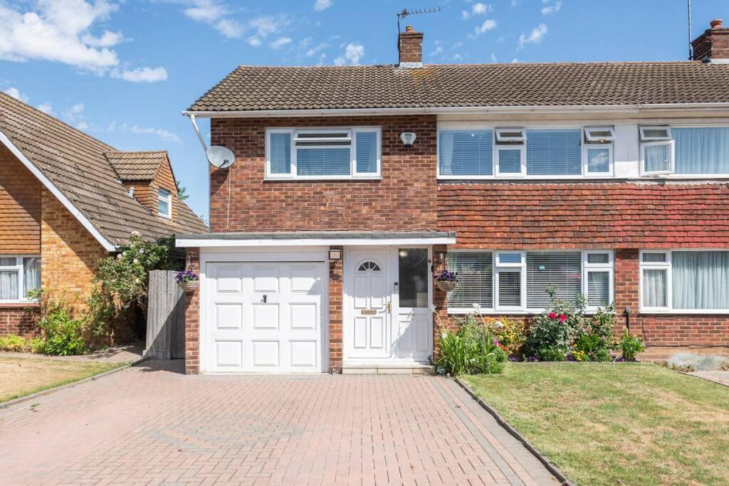 Greenfield's Halkingcroft - Modern 3-bedroom House In Langley, Sl3 7bb *