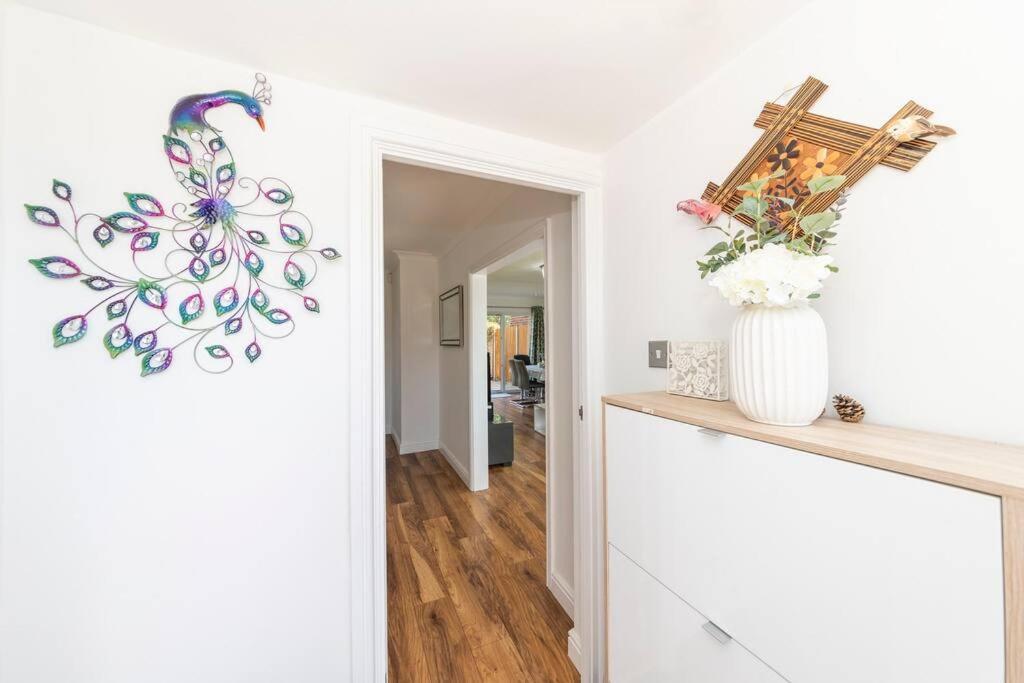 Holiday home Greenfield's Halkingcroft - Modern 3-bedroom House In Langley, Sl3 7bb *