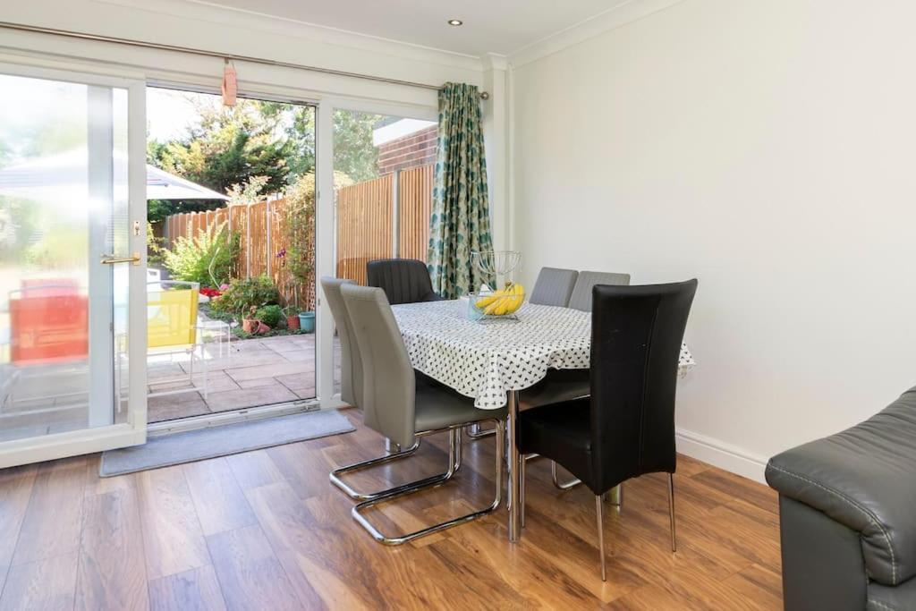 Greenfield's Halkingcroft - Modern 3-bedroom House In Langley, Sl3 7bb *
