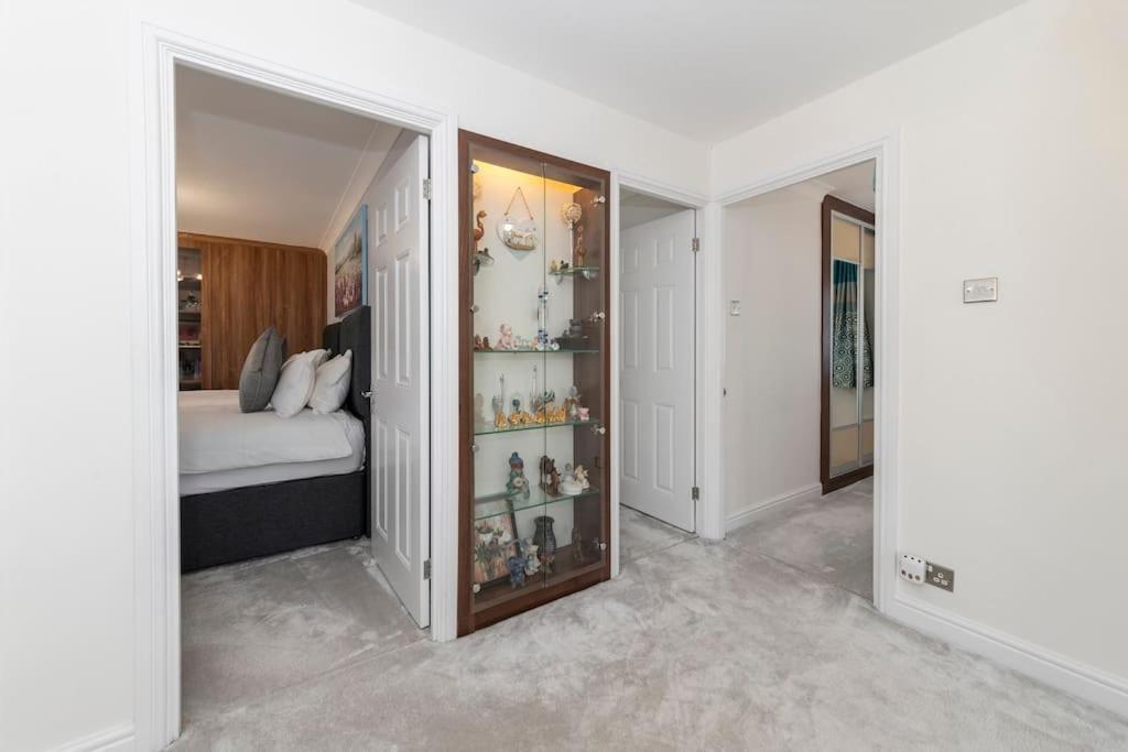 Greenfield's Halkingcroft - Modern 3-bedroom House In Langley, Sl3 7bb * Slough