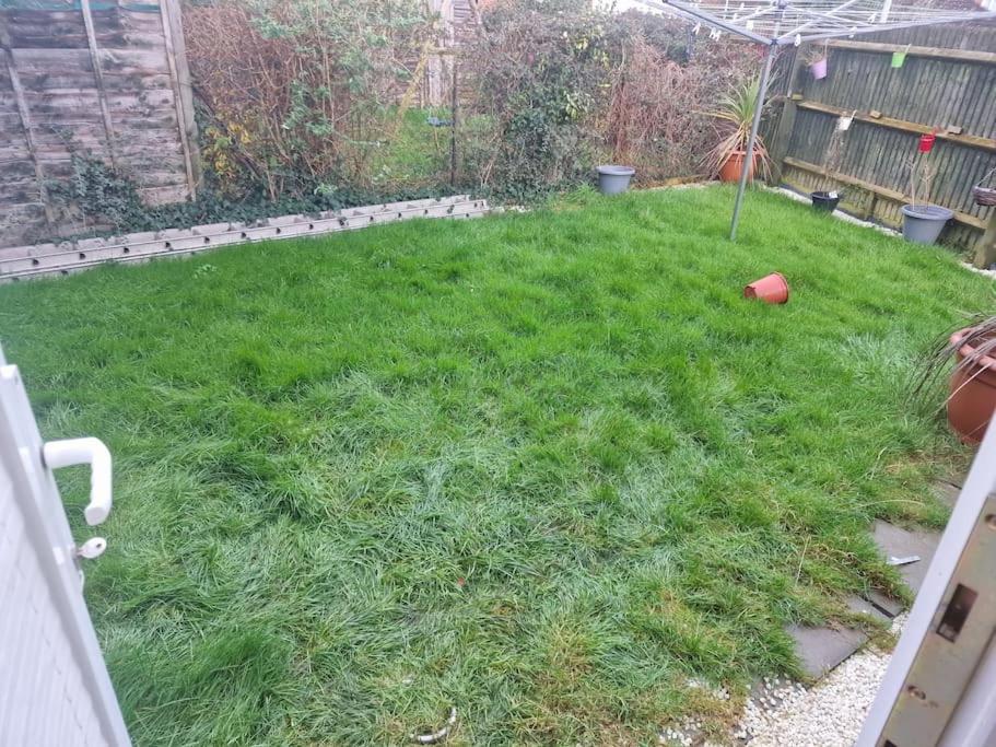 Apartamento Nightrest Homes 4 Bedroom Detached House - Private Parking - M4 Junction 7 - Garden- 20 Mins To Heathrow