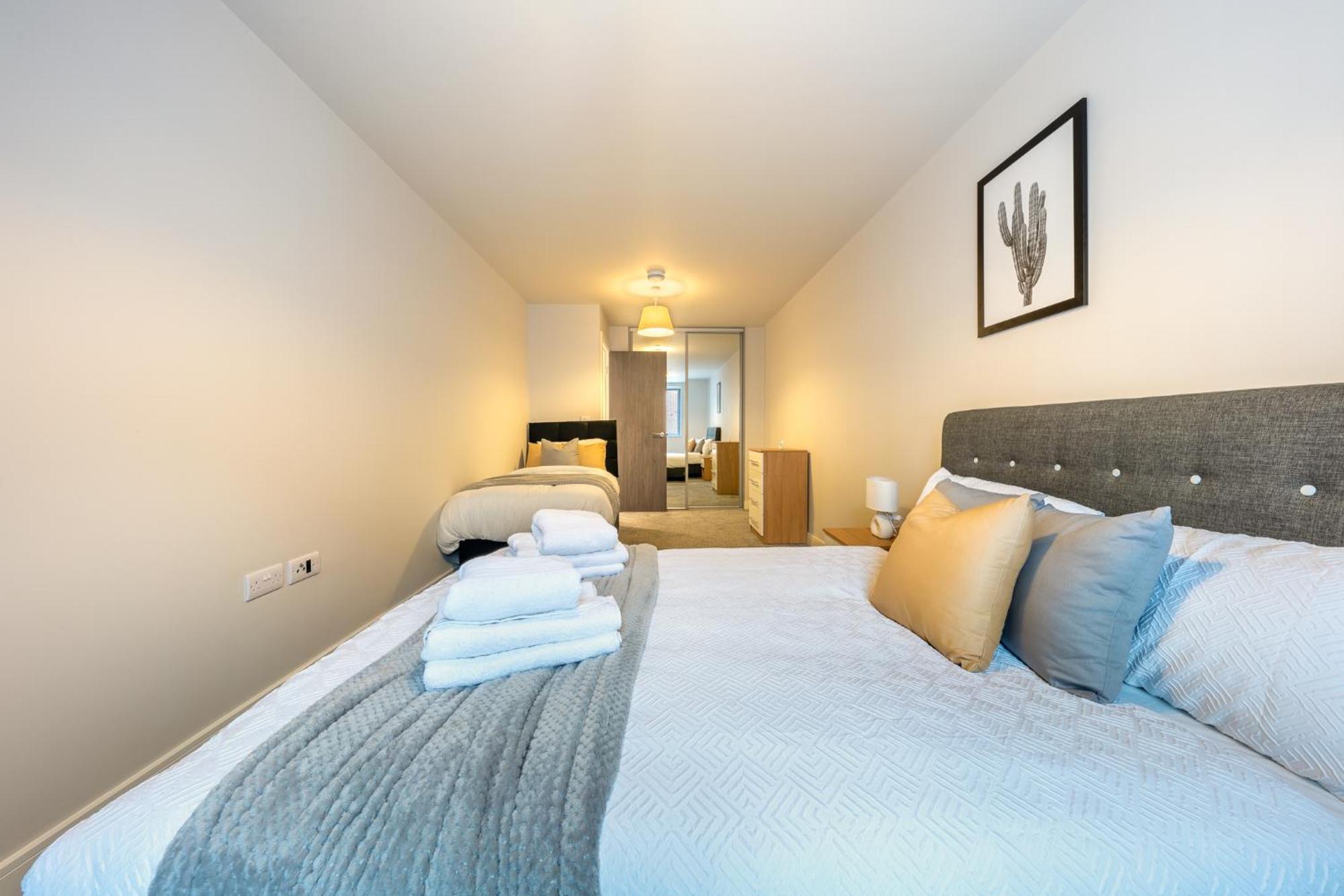 Lovely 1-bed In With Free Parking Apartment