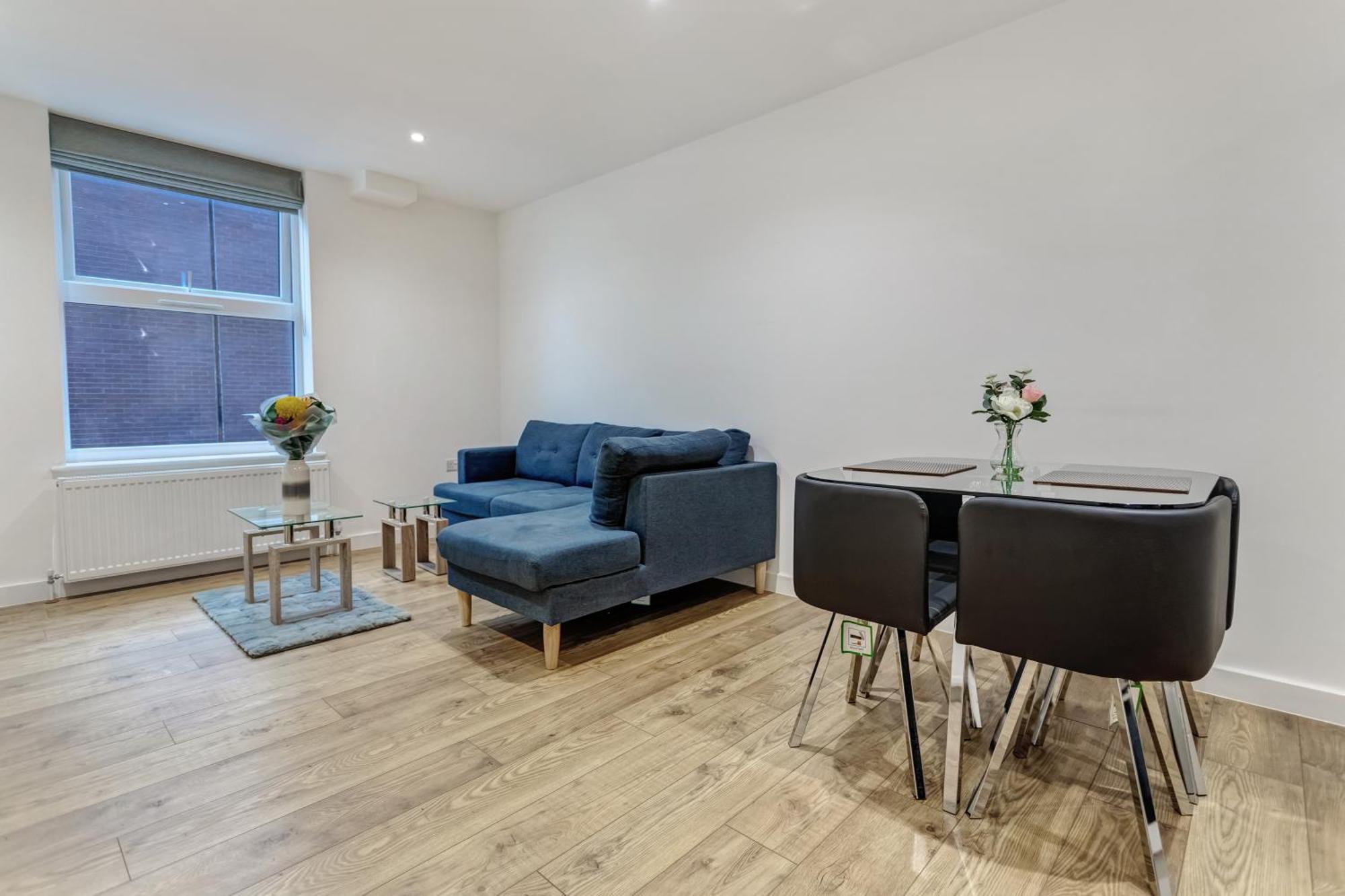 1-bed In Sleeps 3! * Slough