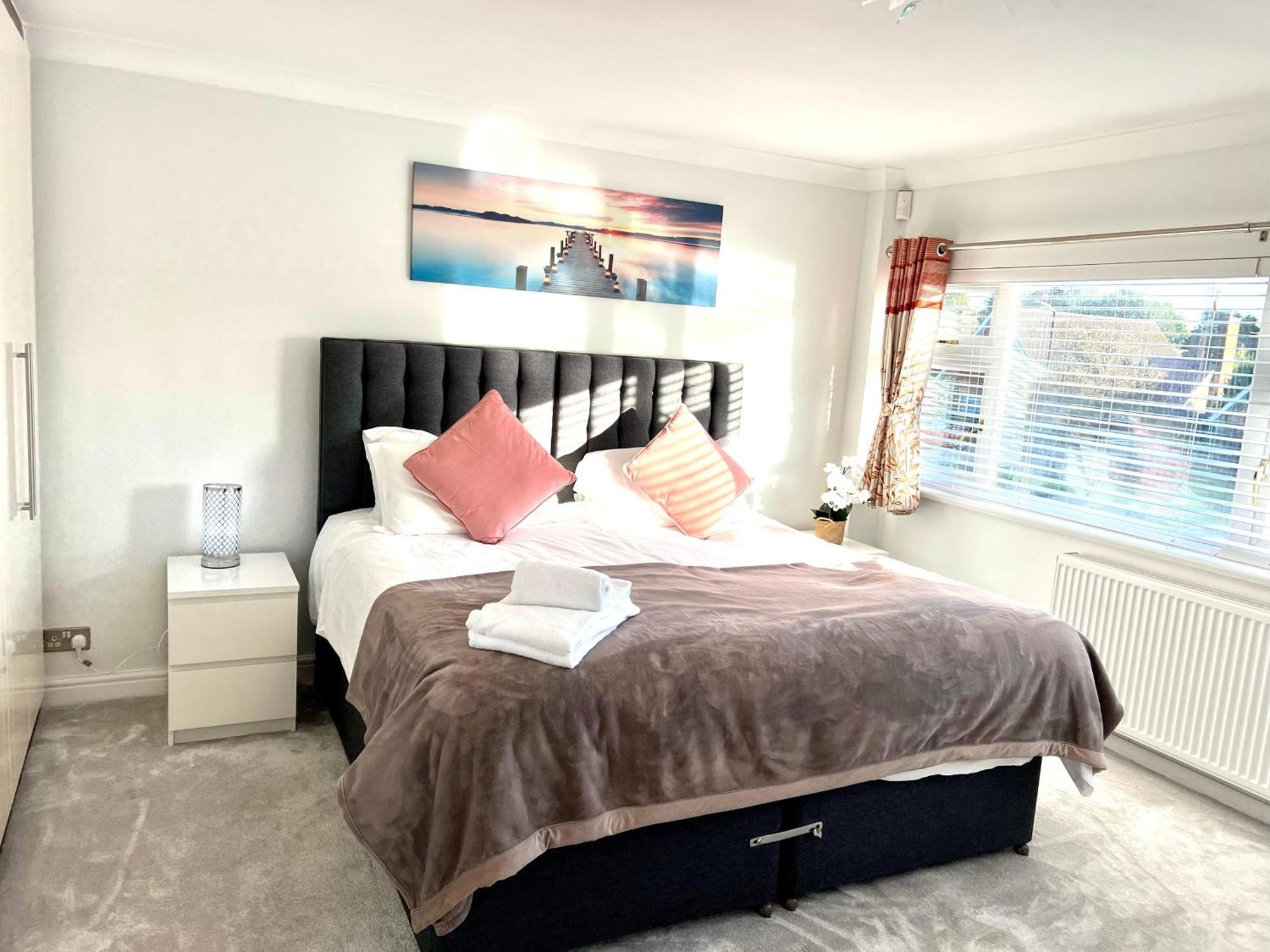 Holiday home Greenfield's Halkingcroft - Modern 3-bedroom House In Langley, Sl3 7bb *
