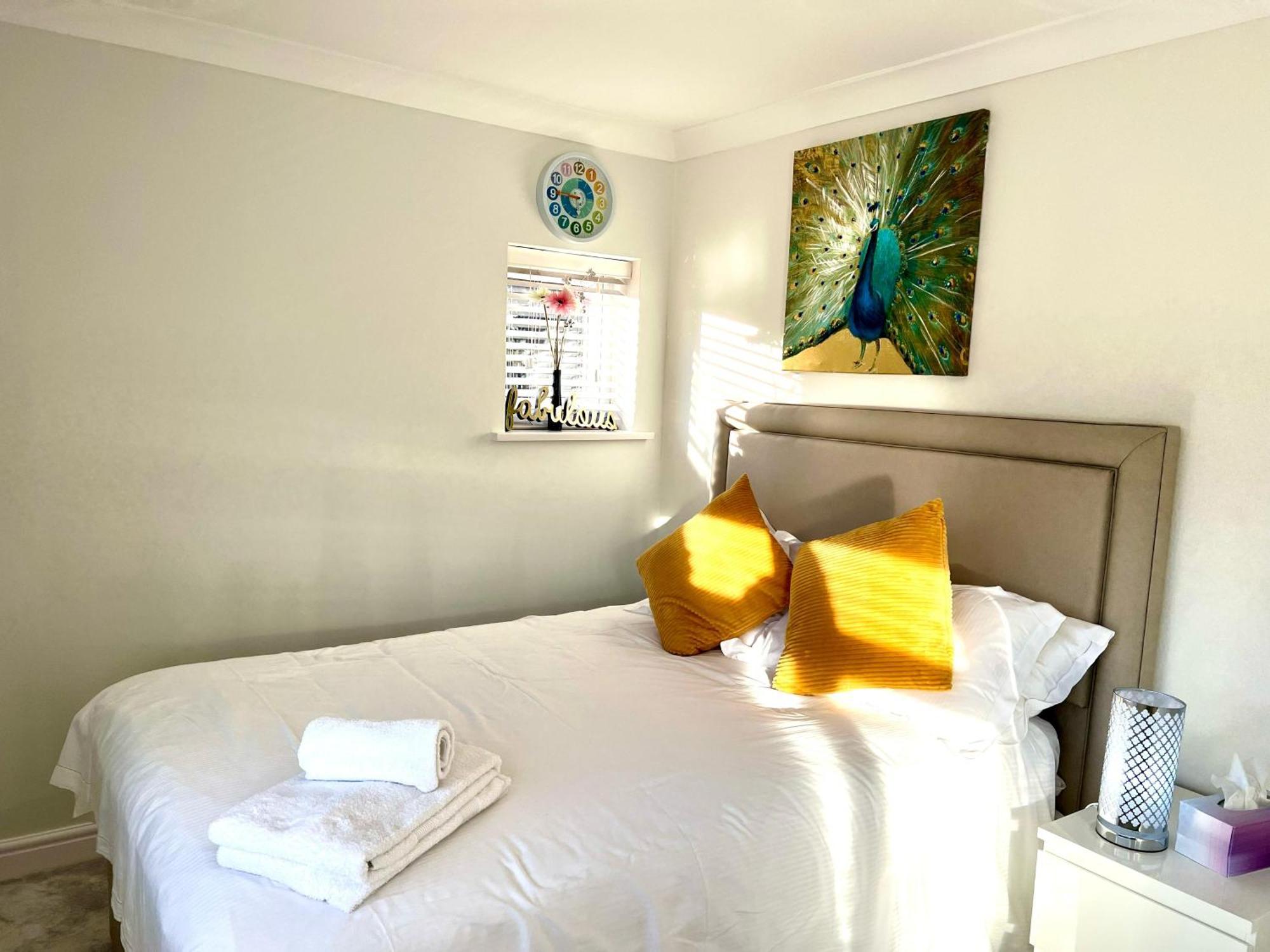 Greenfield's Halkingcroft - Modern 3-bedroom House In Langley, Sl3 7bb Holiday home *
