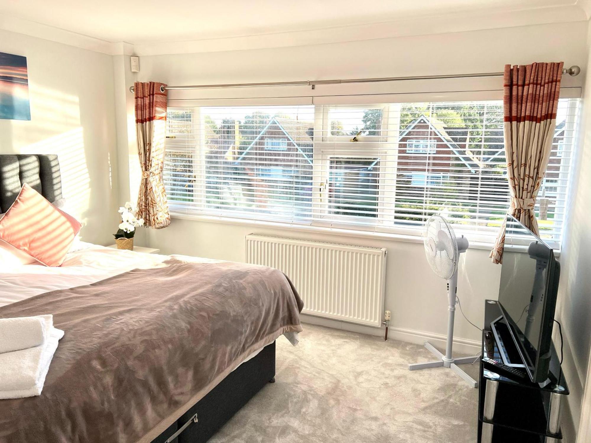 Greenfield's Halkingcroft - Modern 3-bedroom House In Langley, Sl3 7bb Holiday home *