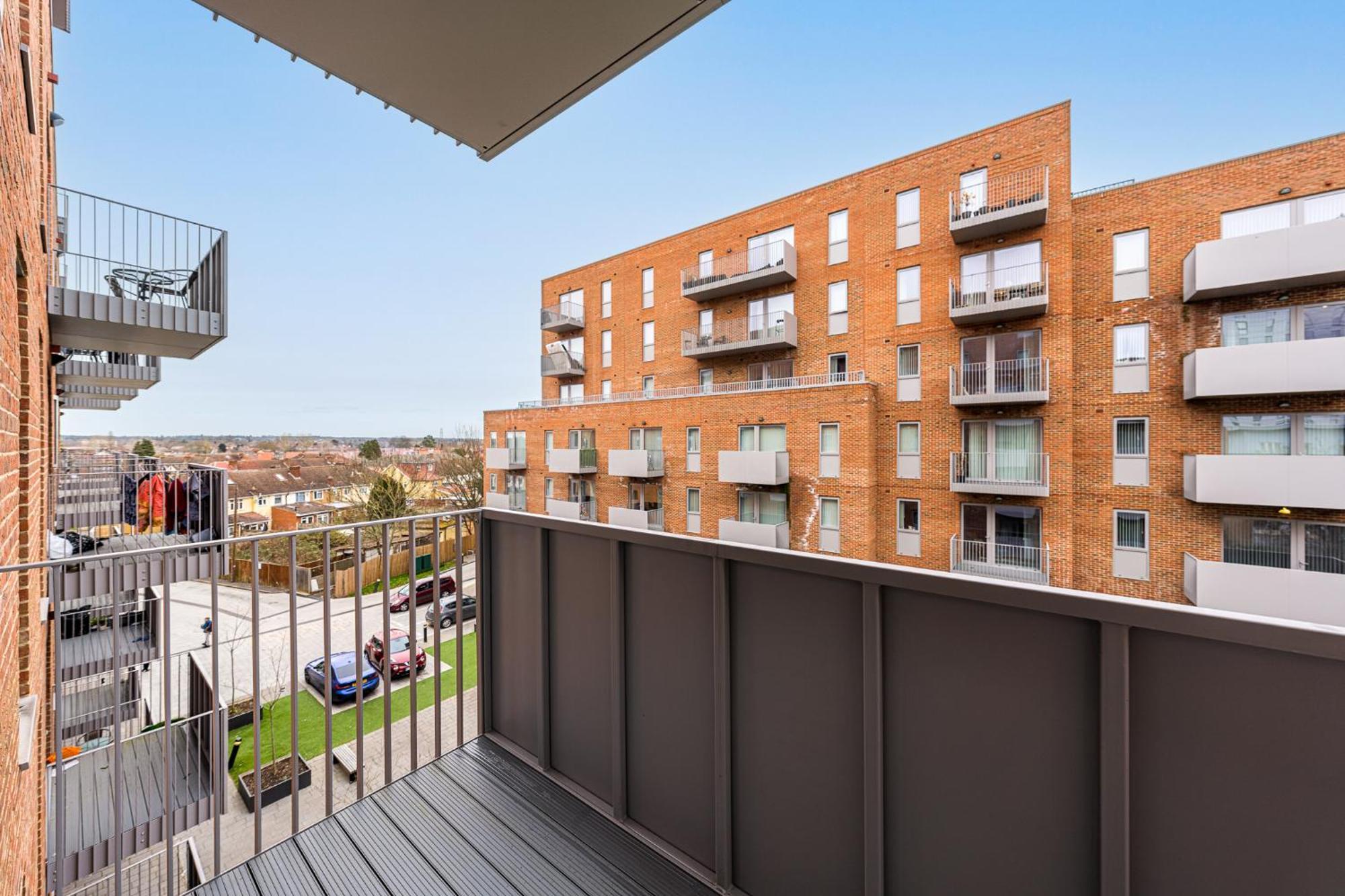 Lovely 1-bed In With Free Parking Apartment
