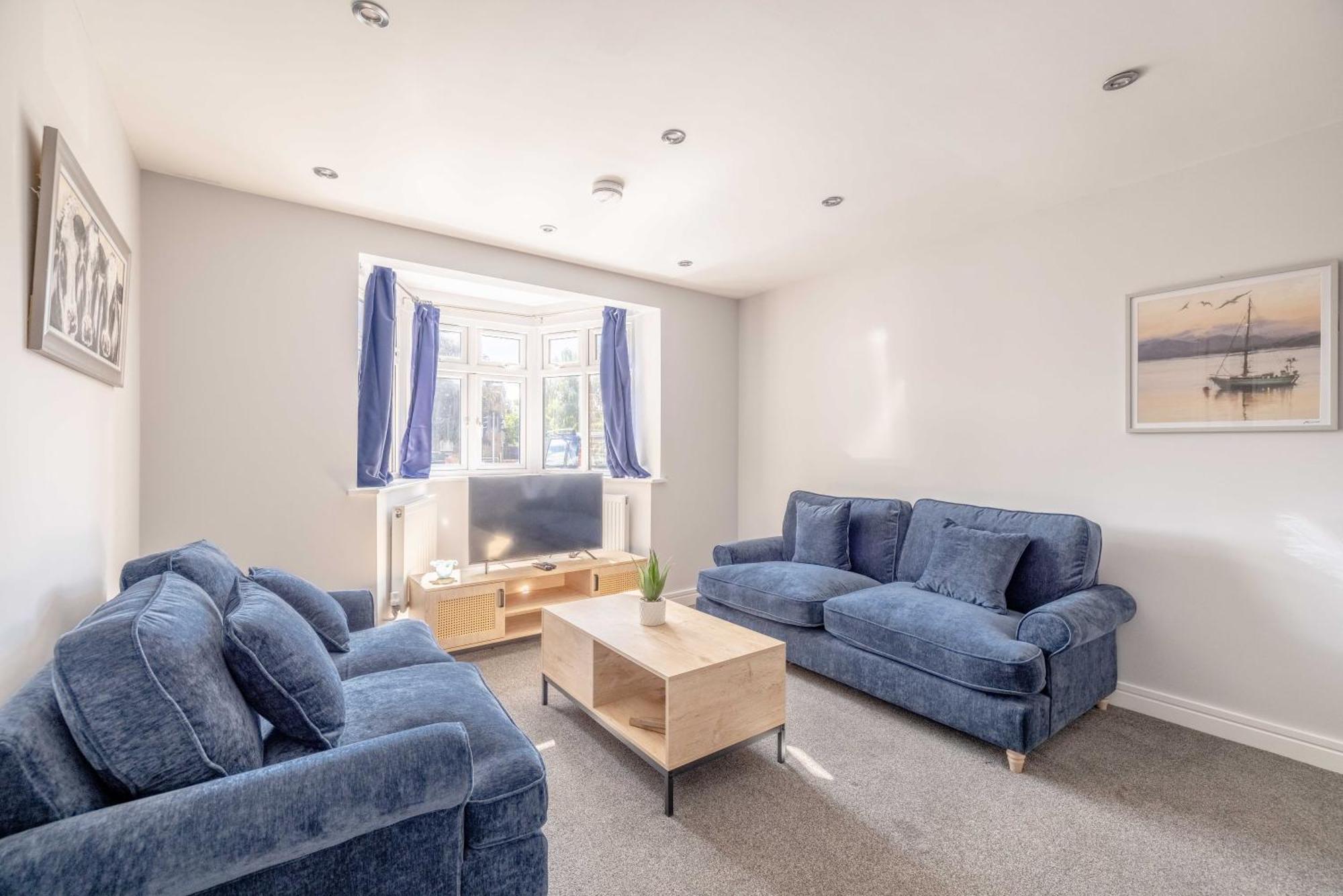 Spacious 4 Bed - Near Uxbridge/heathrow & Parking Casa de férias